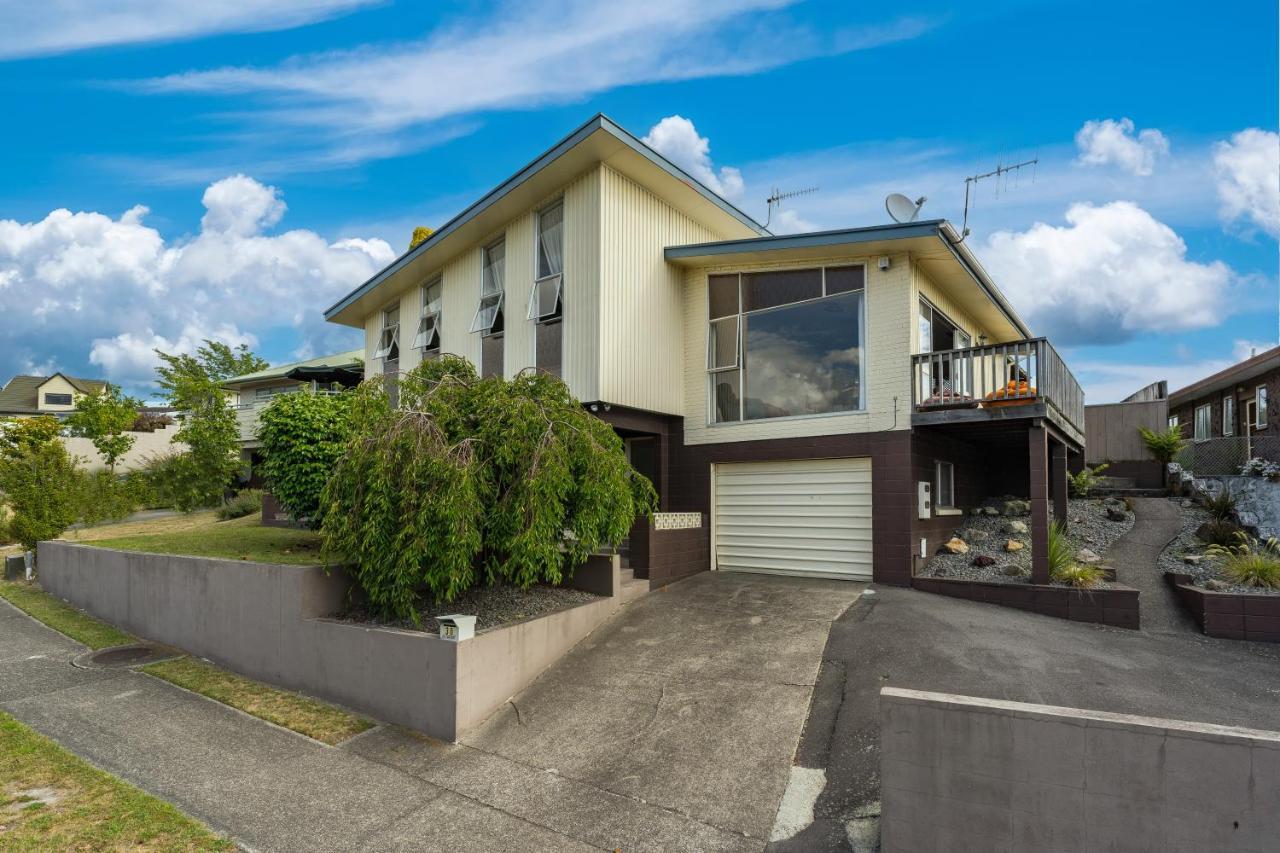 Villa The Family Hub à Lac Lac Taupo Extérieur photo